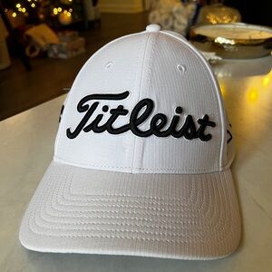 Titleist Men's White Golf Hat New with Tags M/L